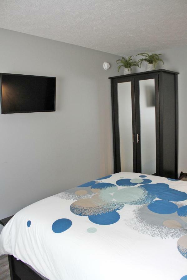 The Serenity Suite - Main Street Lodge In Berlin Bagian luar foto
