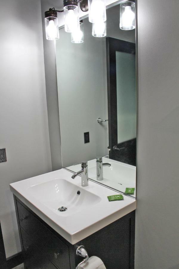 The Serenity Suite - Main Street Lodge In Berlin Bagian luar foto